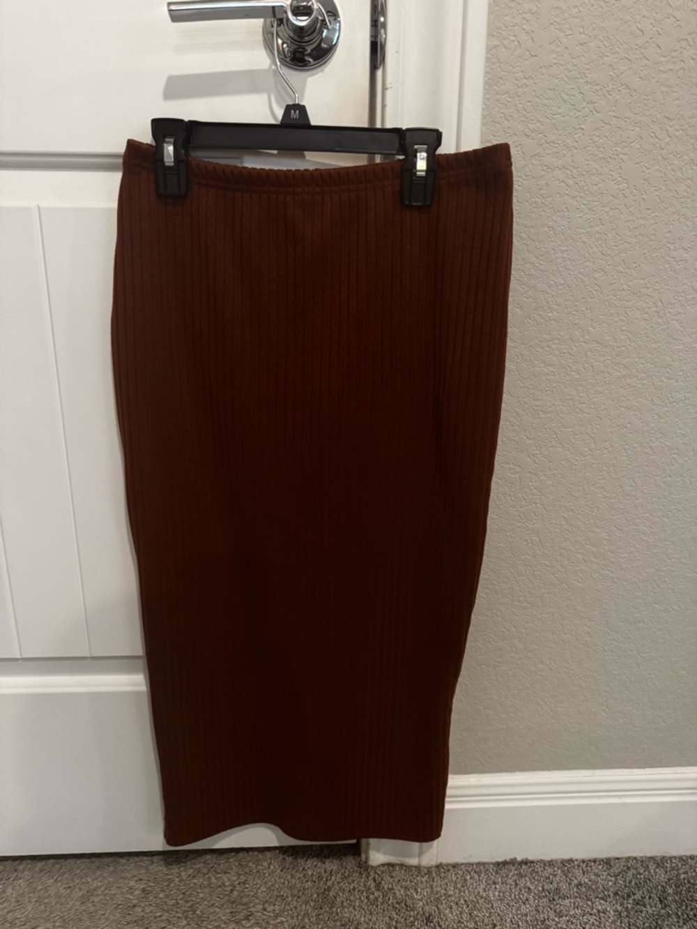 Ribbed Midi Pencil Skirt in Deep Brown